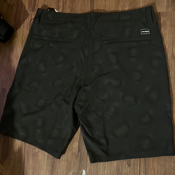 NWT Men Volcom “Mix Frickn Cross Shred 20” Hybrid Cheetah Spotted Shorts 36”x20” - Picture 7 of 7